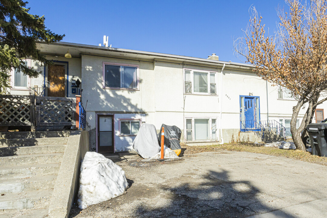 2621 14A St SW in Calgary, AB - Building Photo