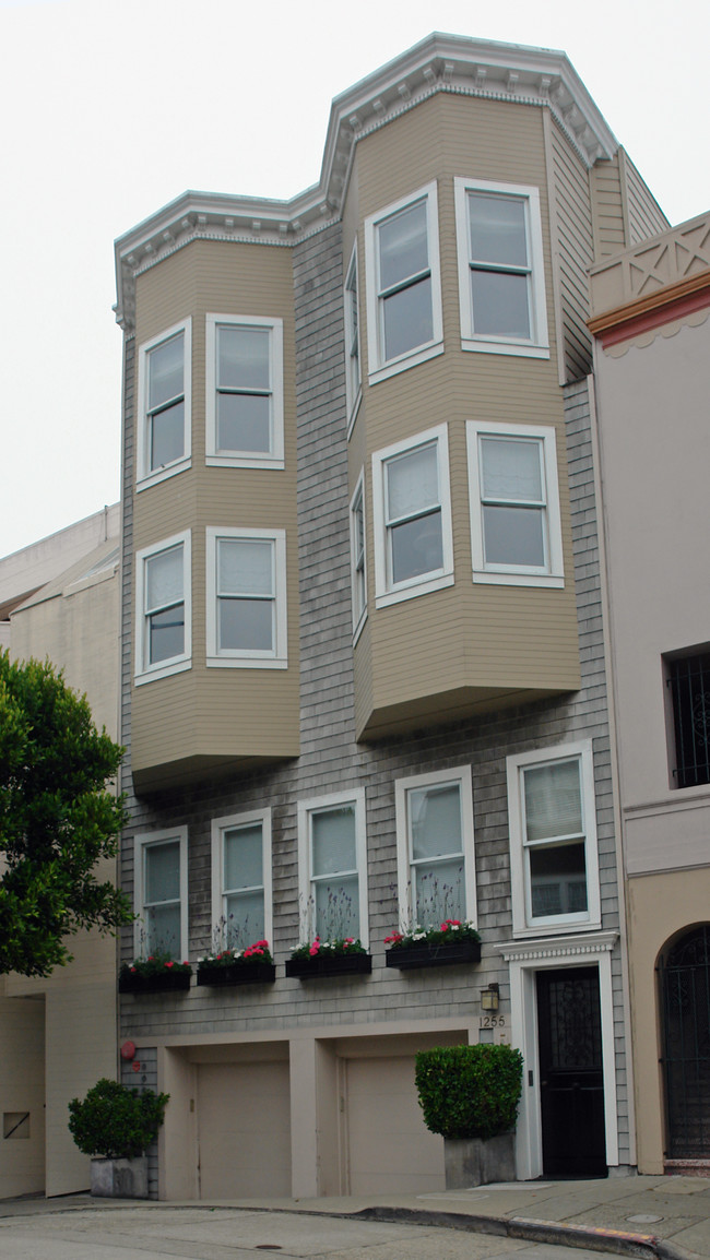 1255 Montgomery St in San Francisco, CA - Building Photo - Building Photo