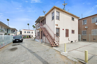 1441 S Cloverdale Ave in Los Angeles, CA - Building Photo - Building Photo