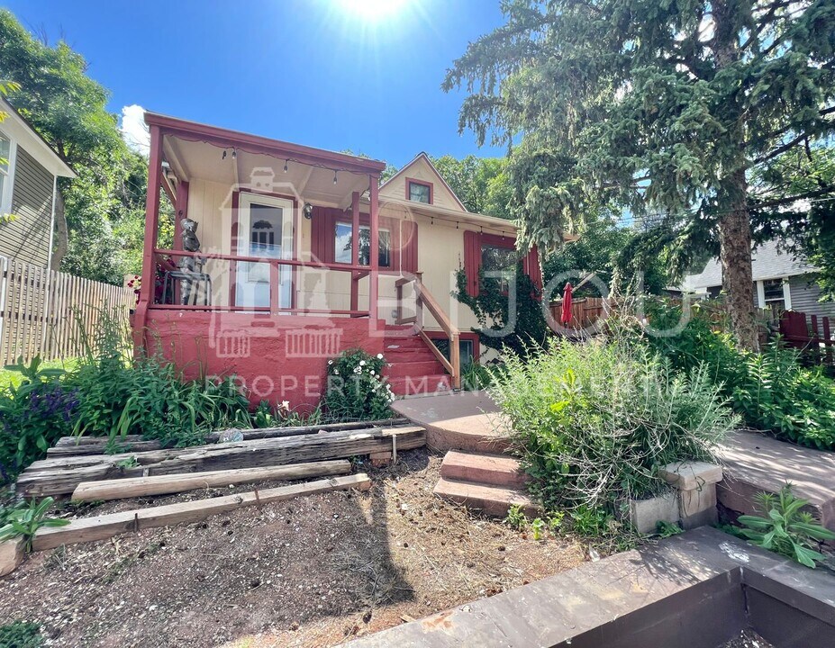 68 Waltham Ave in Manitou Springs, CO - Building Photo