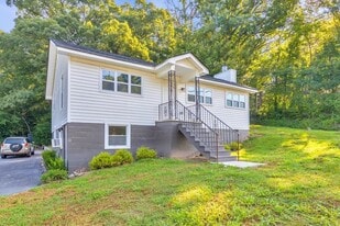 33 Mchenry Dr SW in Rome, GA - Building Photo