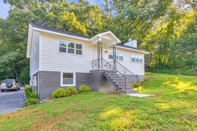 property at 33 Mchenry Dr SW
