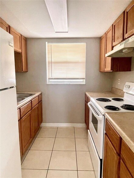 11410 Char Ann Dr, Unit 2 in Ft. Myers, FL - Building Photo - Building Photo