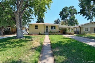 3338 S Corona St in Englewood, CO - Building Photo