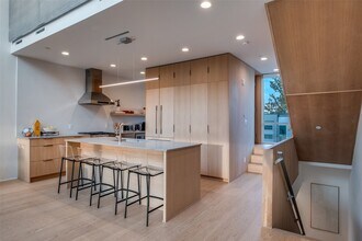 4626 Coles Manor Pl, Unit 5225 White Willow B230 in Dallas, TX - Building Photo - Building Photo