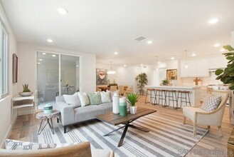 348 Walnut Ave in Carlsbad, CA - Building Photo - Building Photo
