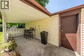 751 Kemsley Dr in Sarnia, ON - Building Photo - Building Photo