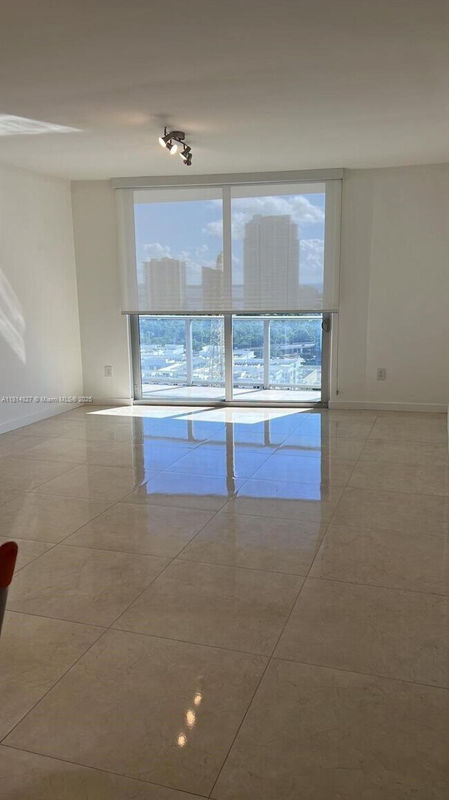 1010 SW 2nd Ave, Unit 1902 in Miami, FL - Building Photo - Building Photo