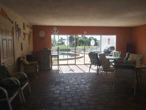 4940 Vincennes St, Unit CORALAIR in Cape Coral, FL - Foto de edificio - Building Photo