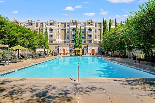 Pinnacle at MacArthur Place