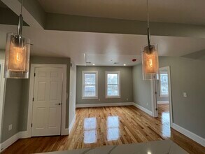 166 Pearl St, Unit 2 in Somerville, MA - Building Photo - Building Photo