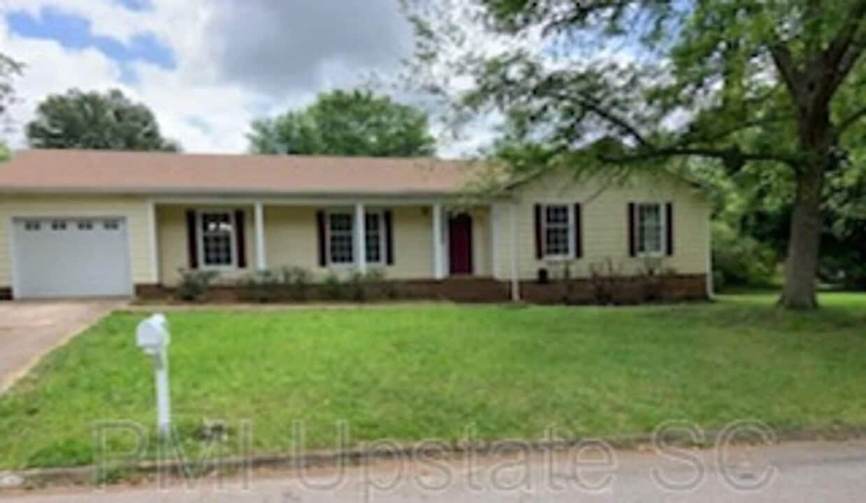 302 Hunters Trail in Greenville, SC - Building Photo