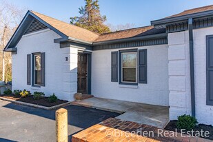 204 E McDowell St in Morganton, NC - Building Photo