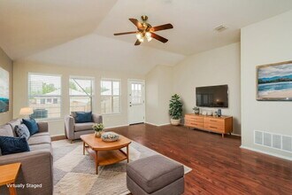 8921 Tumbleweed Dr, Unit 1 in Cross Roads, TX - Foto de edificio - Building Photo