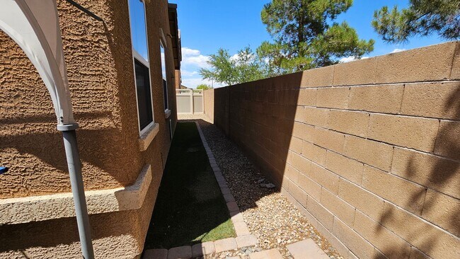 115 Cable View Ave in Henderson, NV - Building Photo - Building Photo