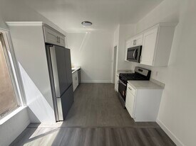 1352 S Burnside Ave, Unit 7 in Los Angeles, CA - Building Photo