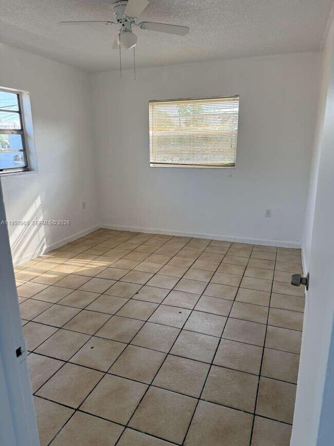 4495 NW 9th St in Miami, FL - Building Photo - Building Photo