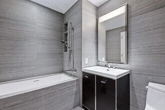 252 South St in New York, NY - Building Photo - Building Photo