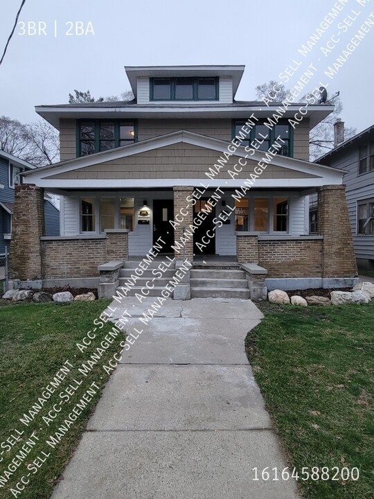 1628 Francis Ave SE in Grand Rapids, MI - Building Photo