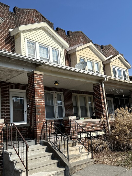 1933 W Cedar St in Allentown, PA - Building Photo