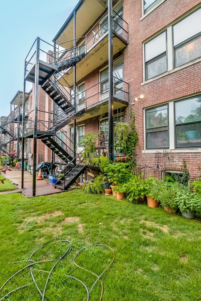 4166 Russell Blvd in St. Louis, MO - Building Photo - Building Photo