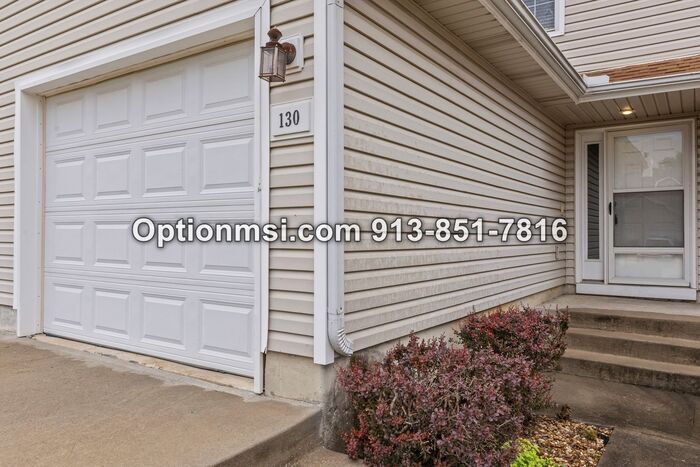 130 Brentwood Dr in Belton, MO - Building Photo
