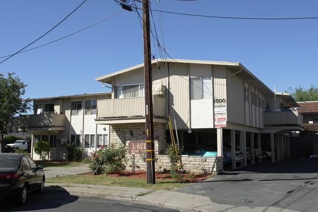 Lacey Apartments in Concord, CA - Foto de edificio - Building Photo