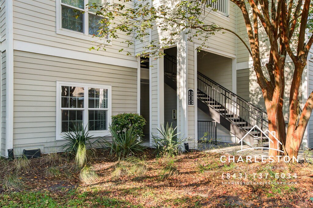 1300 Park W Blvd in Mount Pleasant, SC - Building Photo