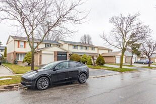 24 Grenbeck Dr in Toronto, ON - Building Photo