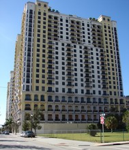 Two City Plaza in West Palm Beach, FL - Foto de edificio - Building Photo