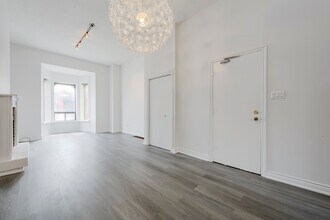 204 Gerrard St E in Toronto, ON - Building Photo - Building Photo