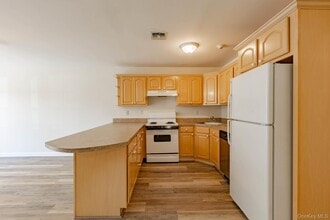 105 Flurry Ln in West Babylon, NY - Building Photo - Building Photo