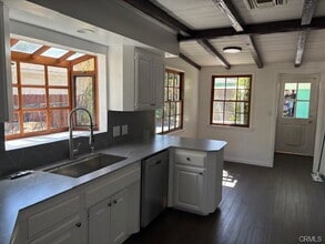 22354 Burbank Blvd in Los Angeles, CA - Building Photo - Building Photo