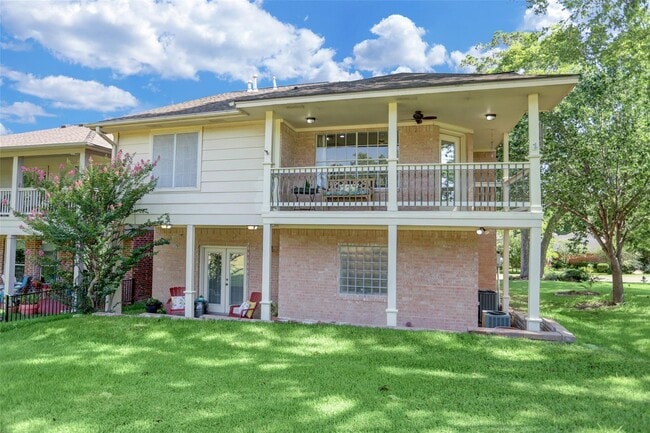 property at 112 Harbour Town Dr