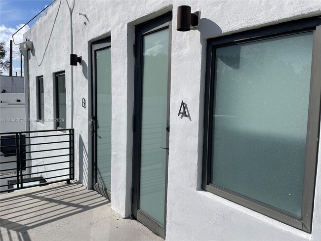 254 NW 36th St in Miami, FL - Building Photo - Building Photo