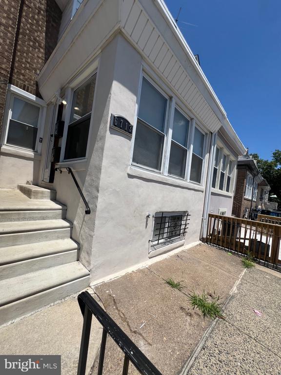 6713 Guyer Ave in Philadelphia, PA - Foto de edificio - Building Photo