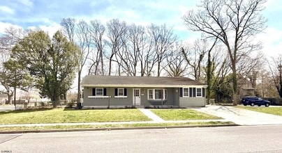 644 5th St in Somers Point, NJ - Foto de edificio - Building Photo