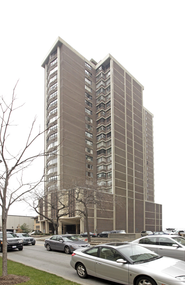 Sheridan Point Condominiums in Chicago, IL - Building Photo - Building Photo