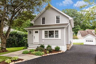 84 Orchard St in Greenwich, CT - Building Photo
