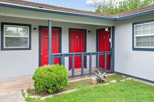 1611 Jones St in Taylor, TX - Building Photo