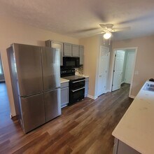 359 James Holman Rd in Sparta, TN - Foto de edificio - Building Photo