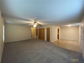 40 Royal Crest in New Braunfels, TX - Building Photo - Building Photo