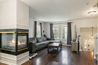 361 Holiday Ln in Hainesville, IL - Foto de edificio - Building Photo