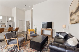 5820 1/2 Cameron Rd in Austin, TX - Building Photo - Building Photo