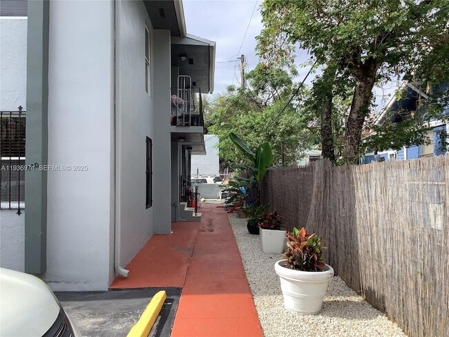 420 NW 11th Ave, Unit 1 in Miami, FL - Building Photo - Building Photo