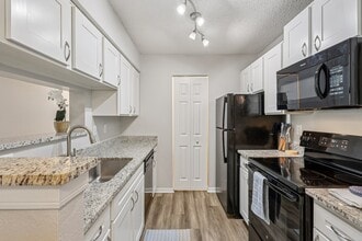 Arbors of Anderson in Cincinnati, OH - Building Photo - Building Photo
