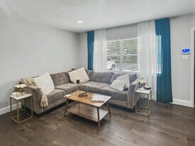 1204 E Lambright St in Tampa, FL - Building Photo