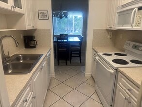 7085 Nova Dr in Davie, FL - Foto de edificio - Building Photo