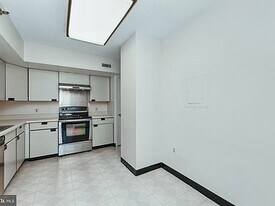 4550 N Park Ave in Chevy Chase, MD - Building Photo