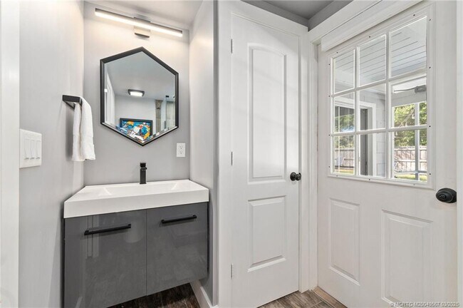 property at 530 S Manor Dr